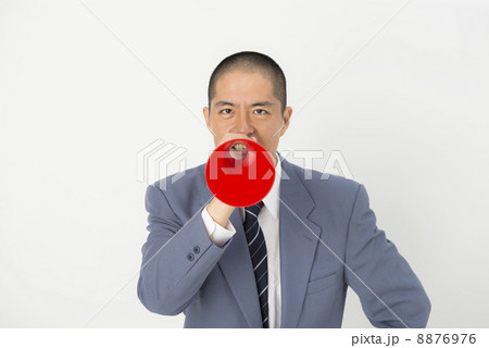 応援する男性 応援する男性 8876976