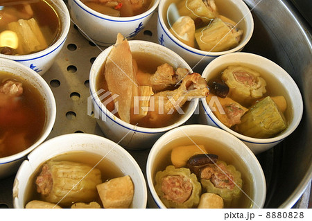 Chicken and herb soup in pot, Chinese food style Chicken and herb soup in pot, Chinese food style 8880828