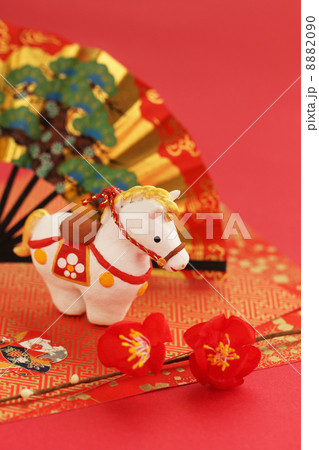 午・立ち馬と扇子・花タテR01 8882090