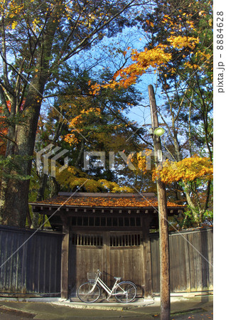 秋の角館武家屋敷と自転車 秋の角館武家屋敷と自転車 8884628
