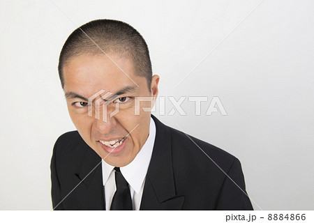 強面の男性 強面の男性 8884866