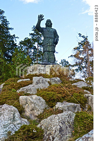 ヤマトタケルの銅像（三峯神社／埼玉県秩父市三峰） 8886423