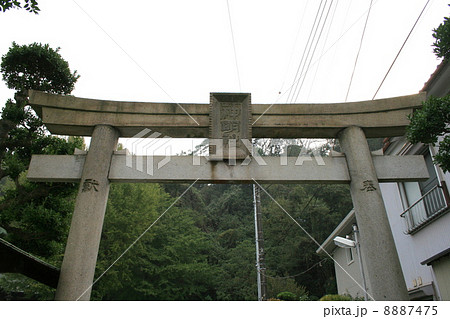 JR田浦駅踏切に隣接する田浦神明社を訪れて 8887475