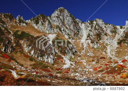 １０月秋 紅葉の千畳敷カール 日本アルプスの秋景色の写真素材