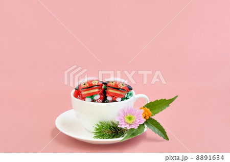 獅子おじゃみと菊と千両 8891634