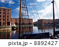 イギリス　リヴァプールのアルバート・ドック 8892427