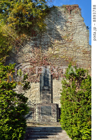 宇都宮散歩・慰霊の塔　大谷石採石場跡 8893788