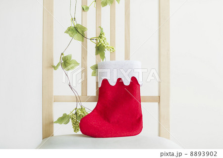 クリスマスソックスと椅子 8893902
