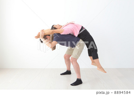 運動する夫婦 8894584