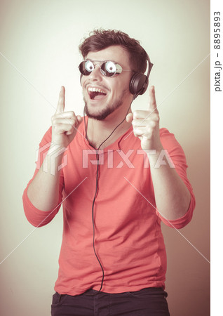 8895893