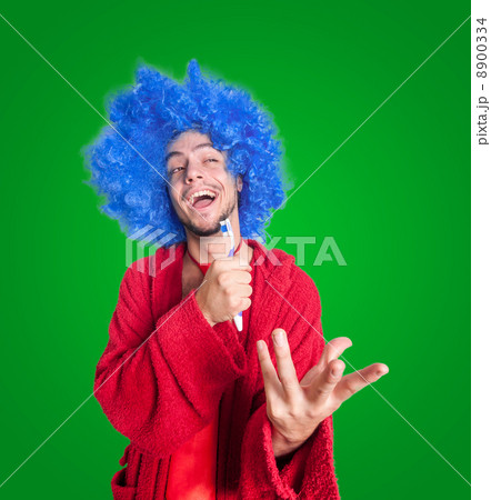 8900334