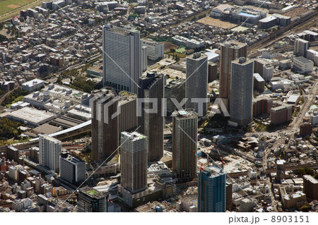 武蔵小杉駅付近の高層ビル群を空撮 8903151
