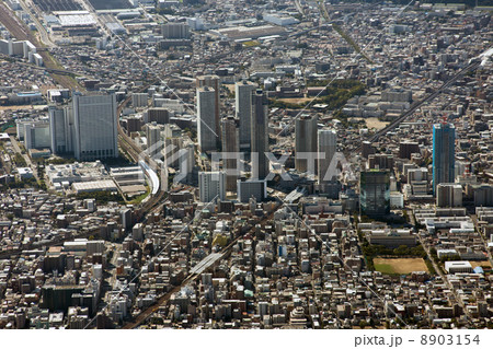 武蔵小杉駅付近の高層ビル群を空撮 武蔵小杉駅付近の高層ビル群を空撮 8903154