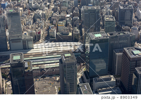 東京駅丸の内口を空撮 8903349