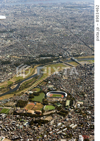 多摩川を川崎市中原区上空から大田区方向空撮 8903462