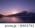 本栖湖日の出2013-2 8903792