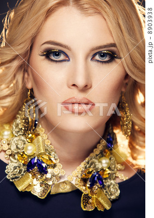 Queen of beauty 8903938