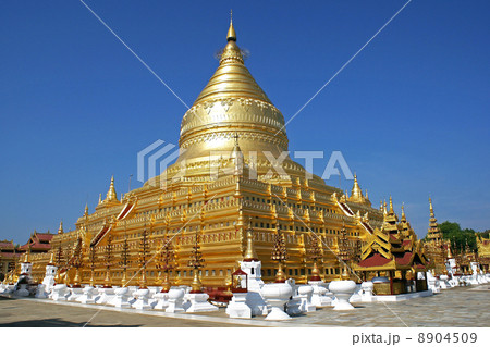 Shwezigon Pagoda, Bagan, Myanmar 8904509