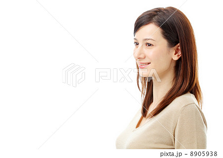 横顔の白人女性の写真素材