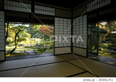 和室から庭園 和室から庭園 8906241