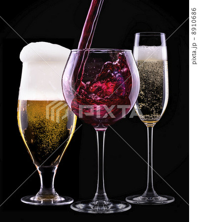 alcohol drinks set isolated on a black alcohol drinks set isolated on a black 8910686