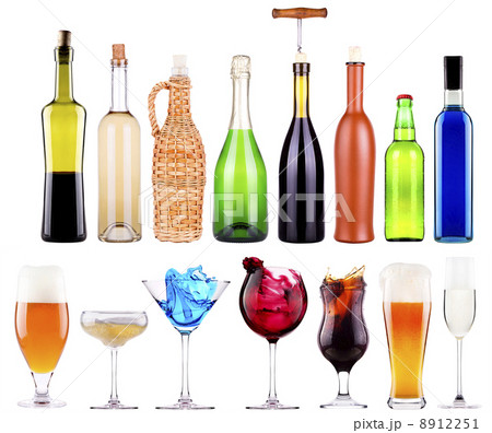 alcoholic drinks set with splash 8912251