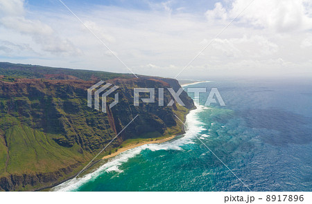 ハワイ カウアイ島 ナパリコースト ミロリィ州立公園 空撮 ハワイ カウアイ島 ナパリコースト ミロリィ州立公園 空撮 8917896