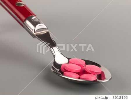 Spoon with medical drugs 8918193