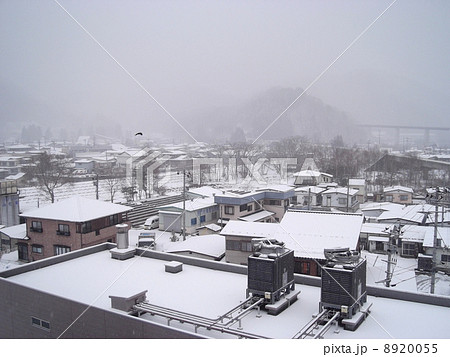 岩手県普代村の雪景色(普代村役場から北方向) 8920055