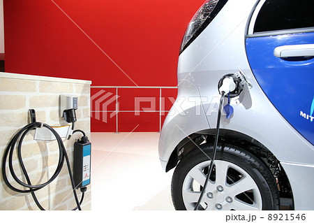 電気自動車 8921546