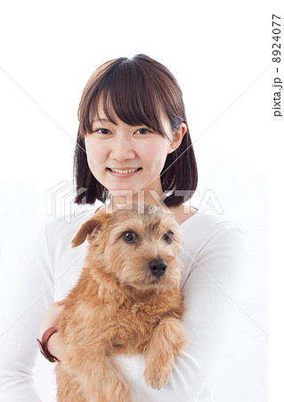 犬と女の子 8924077