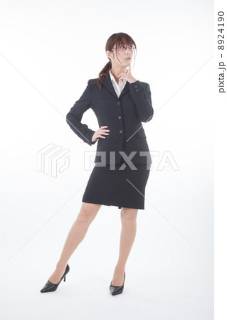スーツの女性 8924190