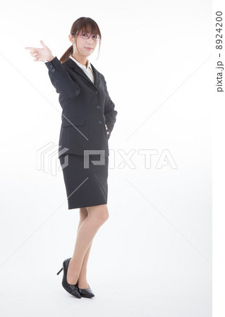 スーツの女性 8924200