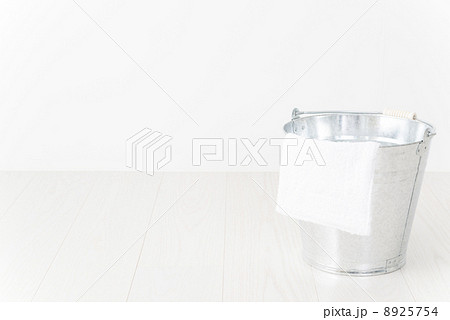 雑巾とバケツ 8925754
