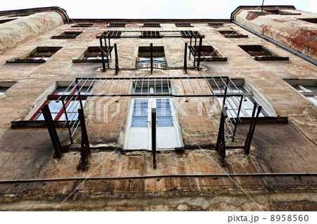 old grunge house in lodz centre town 8958560