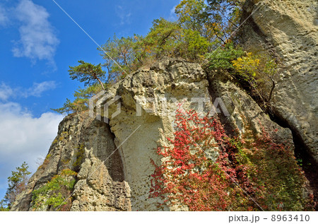宇都宮散歩・大谷石の岩壁と秋空 宇都宮散歩・大谷石の岩壁と秋空 8963410