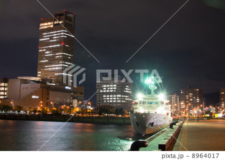 サンポート高松 港の夜景 船の明かり サンポート高松 港の夜景 船の明かり 8964017