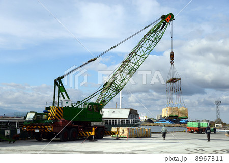 積み込み 8967311