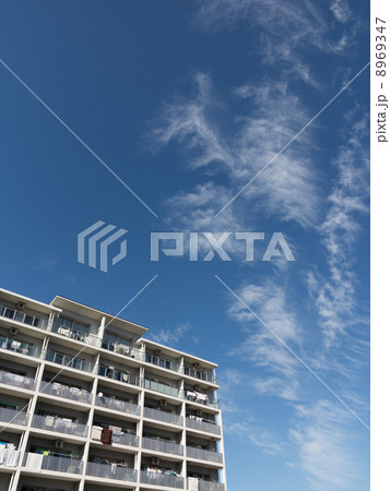 マンションと青空 マンションと青空 8969347