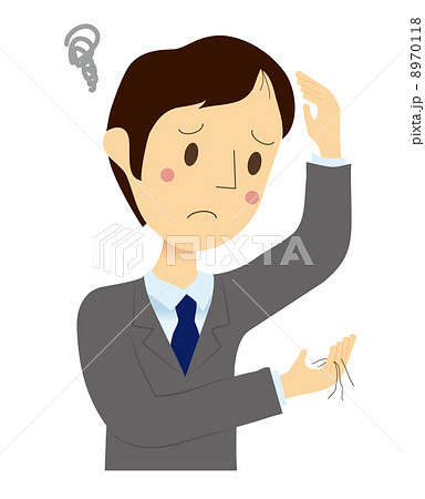 抜け毛を気にする男性 8970118