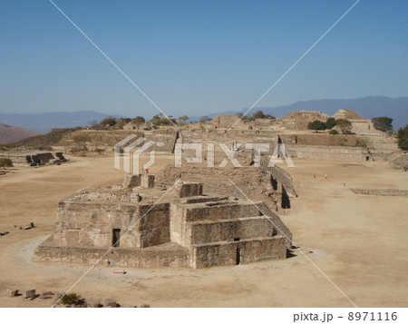 メキシコの世界遺産モンテ・アルバン遺跡 8971116