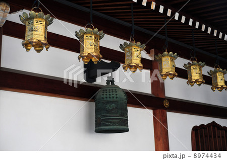 中山寺の吊燈籠-2 中山寺の吊燈籠-2 8974434