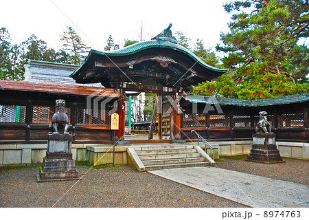 上杉神社の「神門」（米沢城址内／山形県米沢市丸の内） 8974763