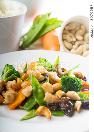 chicken and vegetables 8976667