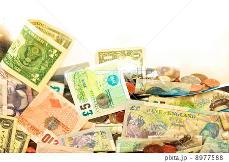 金融イメージ　外国通貨 8977588