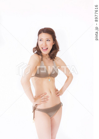 水着の女性 水着の女性 8977616