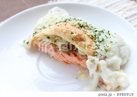 サーモンのパイ包み焼き 8980919
