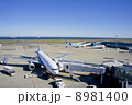 羽田空港と飛行機 8981400