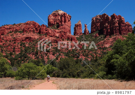 アリゾナ州セドナのトレイル 8981797