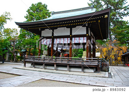 上御霊神社の「舞殿」(京都市上京区上御霊前通烏丸東入ル上御霊竪町) 上御霊神社の「舞殿」(京都市上京区上御霊前通烏丸東入ル上御霊竪町) 8983092